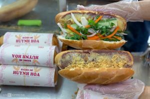 giá bánh mì huynh hoa3