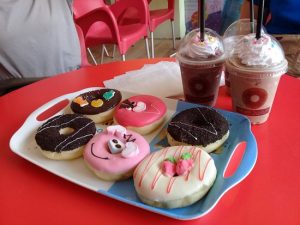 cửa hàng bánh thế giới donut3