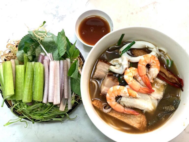 bún mắm cô ba menu